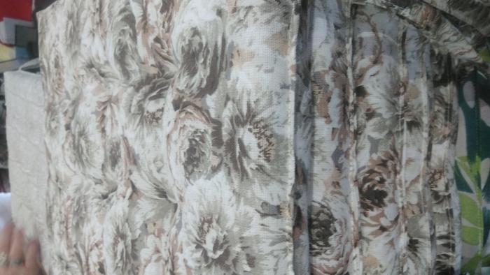 loneta Barna rózsás ülőpárna <br/>35x35x4 - Loneta lakástextil huzattal